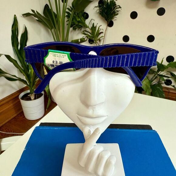 Super Cool True Vintage 1970s Navy Blue 3D Geometric Ribbed 